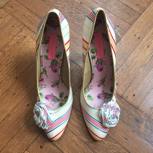 UNWORN "Vintage" Betsey Johnson Striped Heels